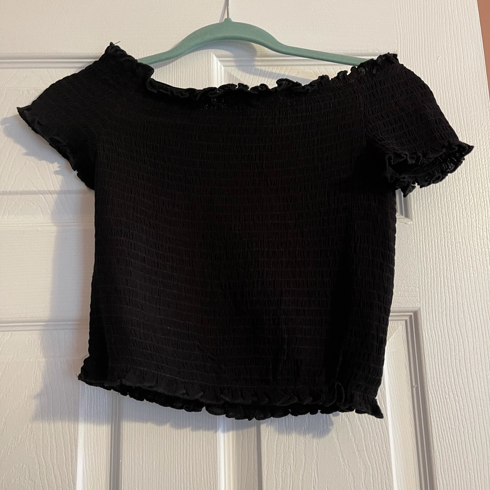 Off the shoulder scrunch crop top